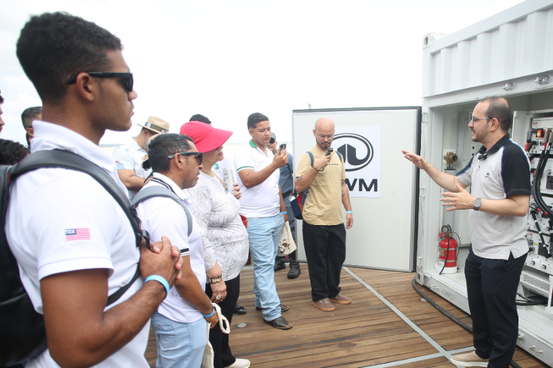 Visita das Escolas ao Barco a Hidrogênio 