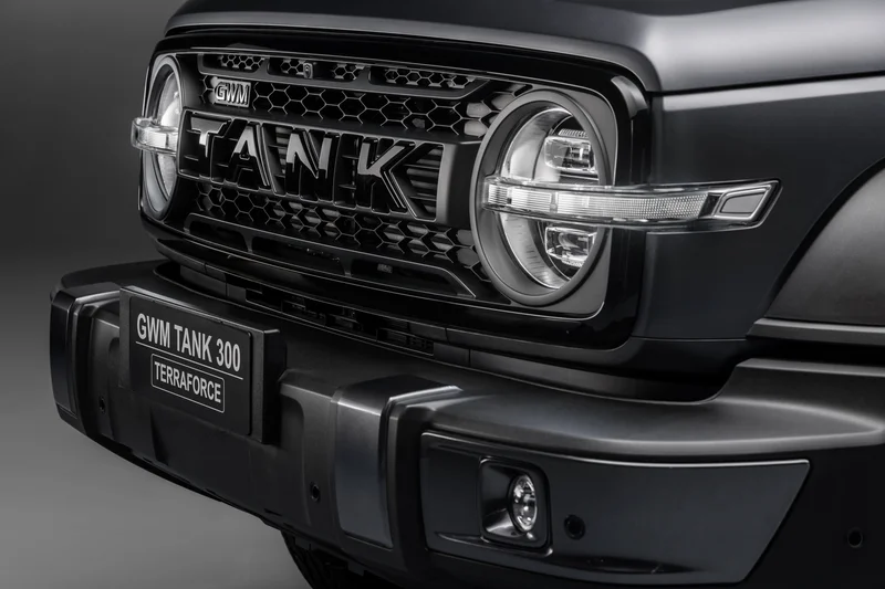 Grade frontal exclusiva do Tank 300 Terra Force